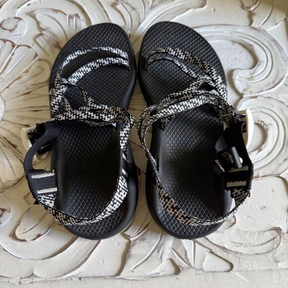 Chaco black and white cloud sandals size 7 - Picture 6 of 7